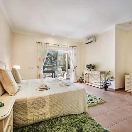 Villa Sleeps 8 With Pool Air Con And Wifi
