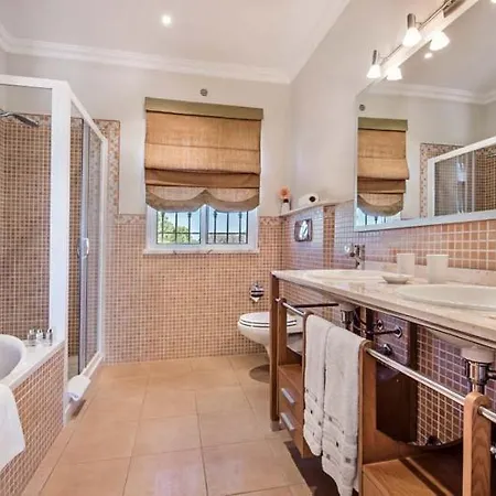 Sleeps 8 With Pool Air Con And Wifi Escanxinhas
