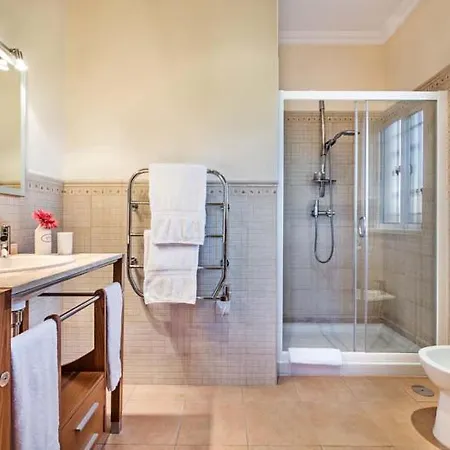 Sleeps 8 With Pool Air Con And Wifi Villa