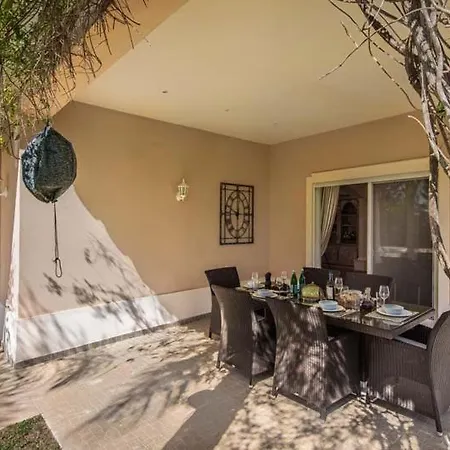 Sleeps 8 With Pool Air Con And Wifi