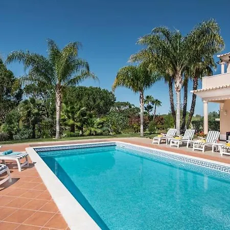 Sleeps 8 With Pool Air Con And Wifi *