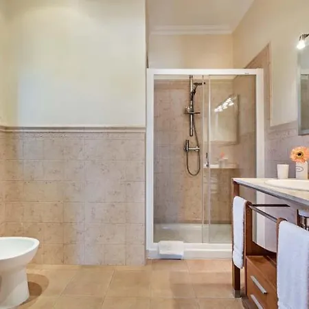 Sleeps 8 With Pool Air Con And Wifi *
