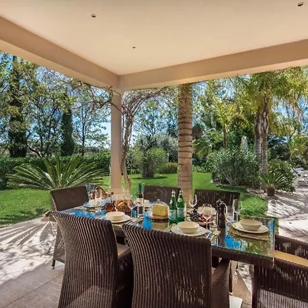 Sleeps 8 With Pool Air Con And Wifi Villa *