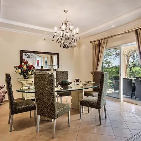Sleeps 8 With Pool Air Con And Wifi Escanxinhas