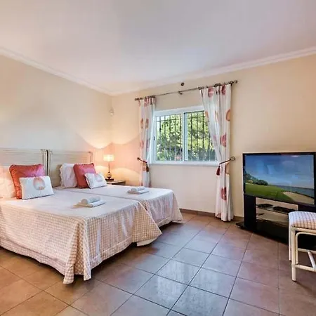 Villa Sleeps 8 With Pool Air Con And Wifi *