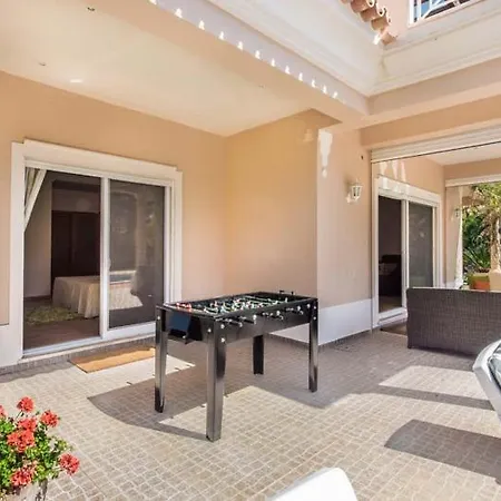 Sleeps 8 With Pool Air Con And Wifi Villa
