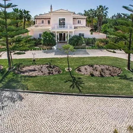 Villa Sleeps 8 With Pool Air Con And Wifi Escanxinhas